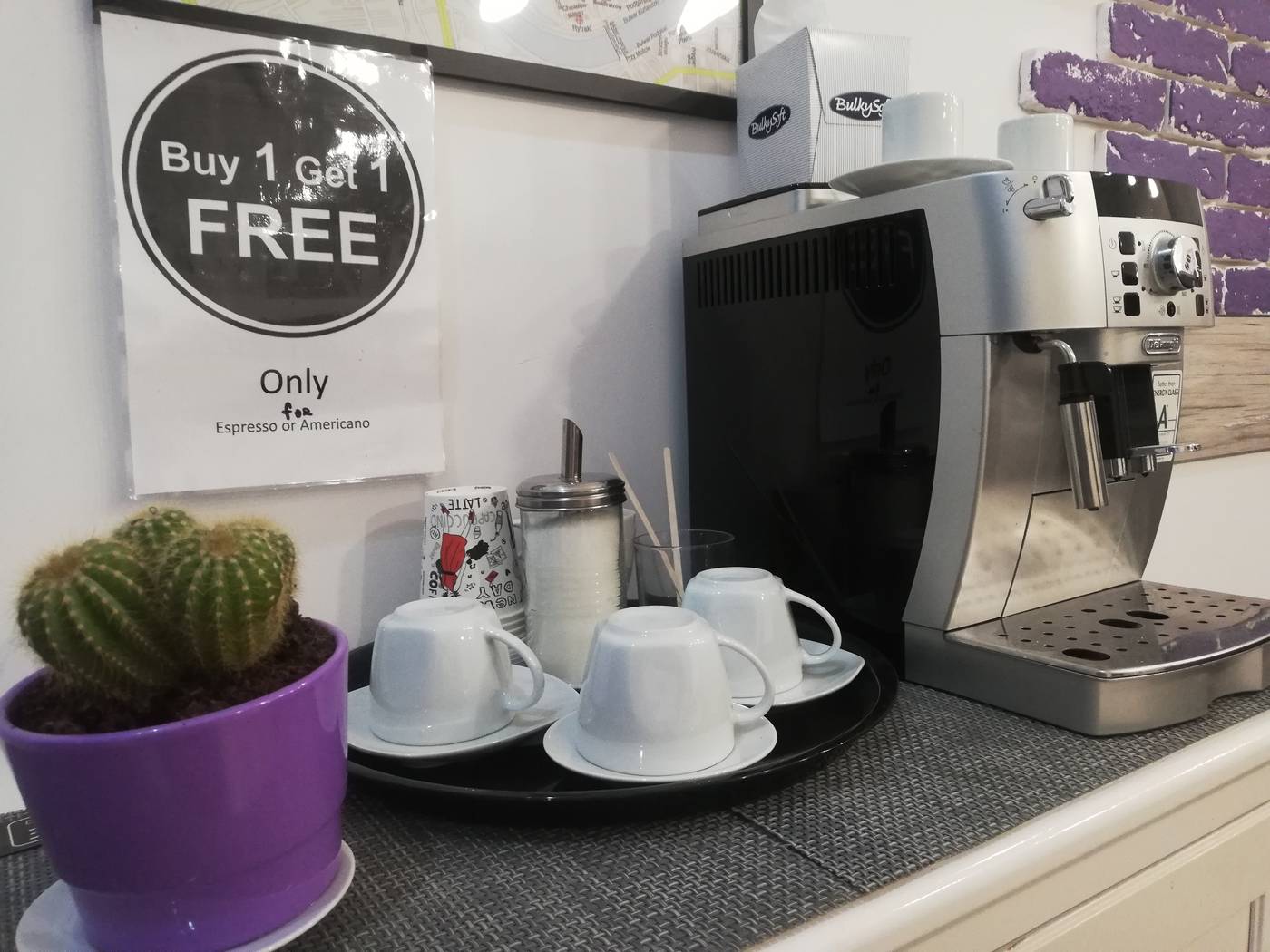 Lorf-Hostel-Coffee-Lobby-9