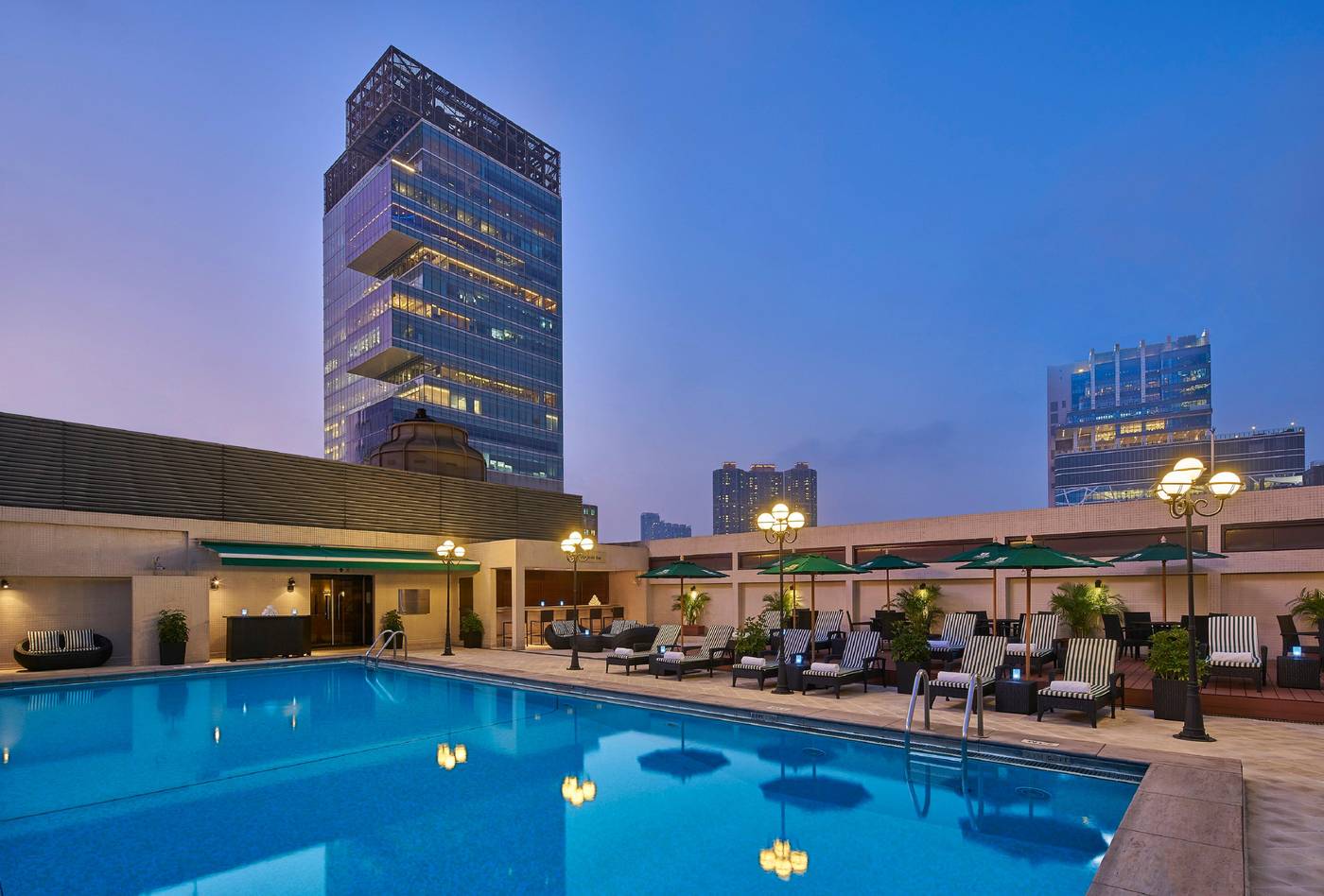 Holiday-Inn-Golden-Mile-Hong-Kong-Pool-1