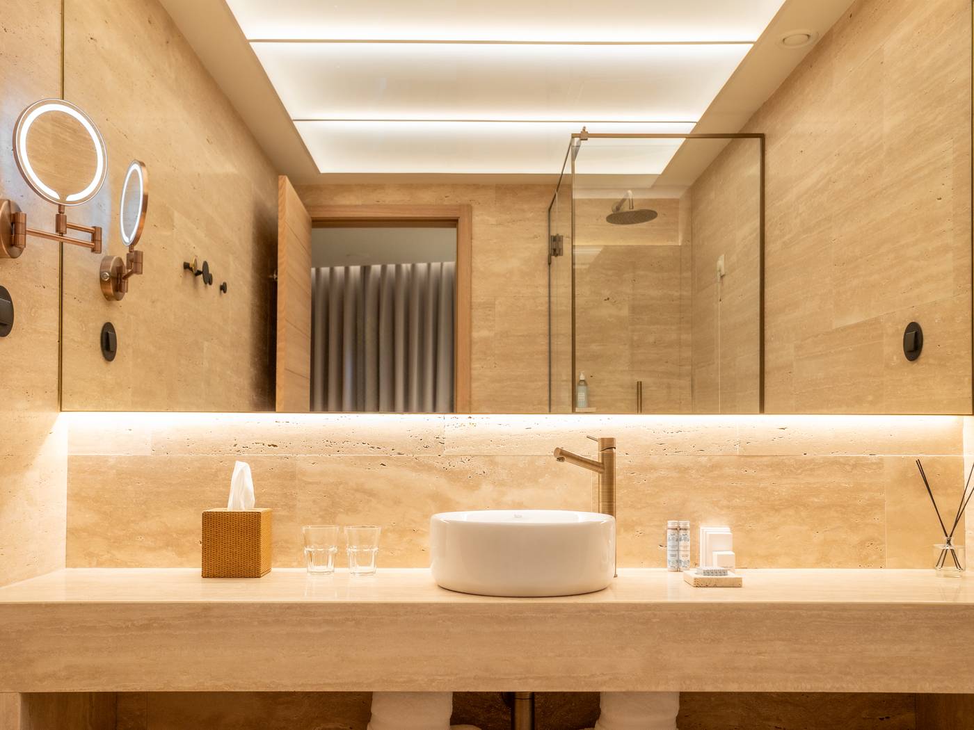 Browns-Avenue-Hotel-Room-59