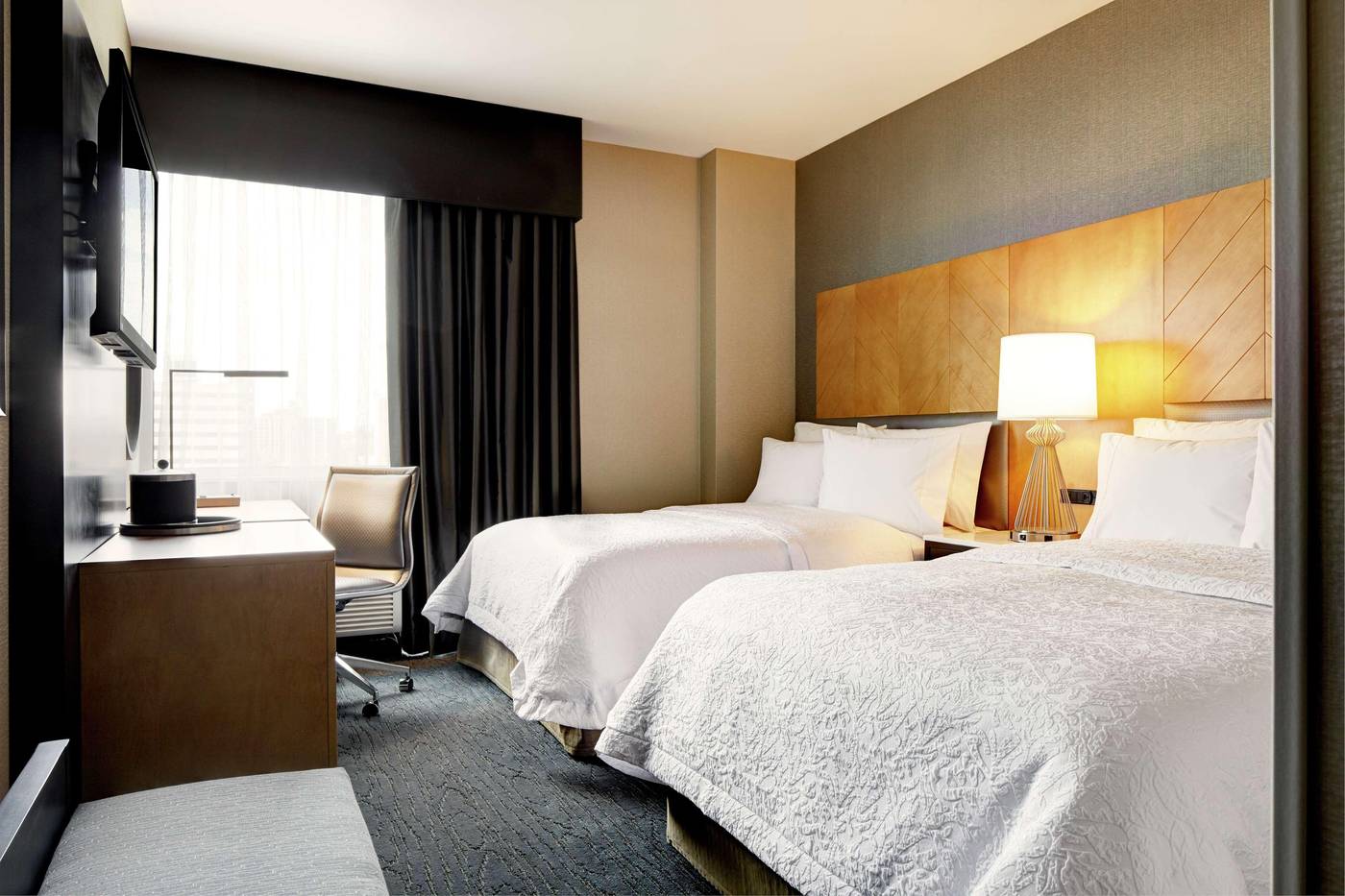 Hampton-Inn-Brooklyn-Downtown-Room-16