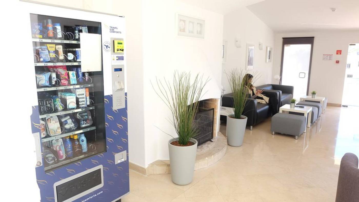 Roca-Belmonte-Apartamentos-Lobby-11