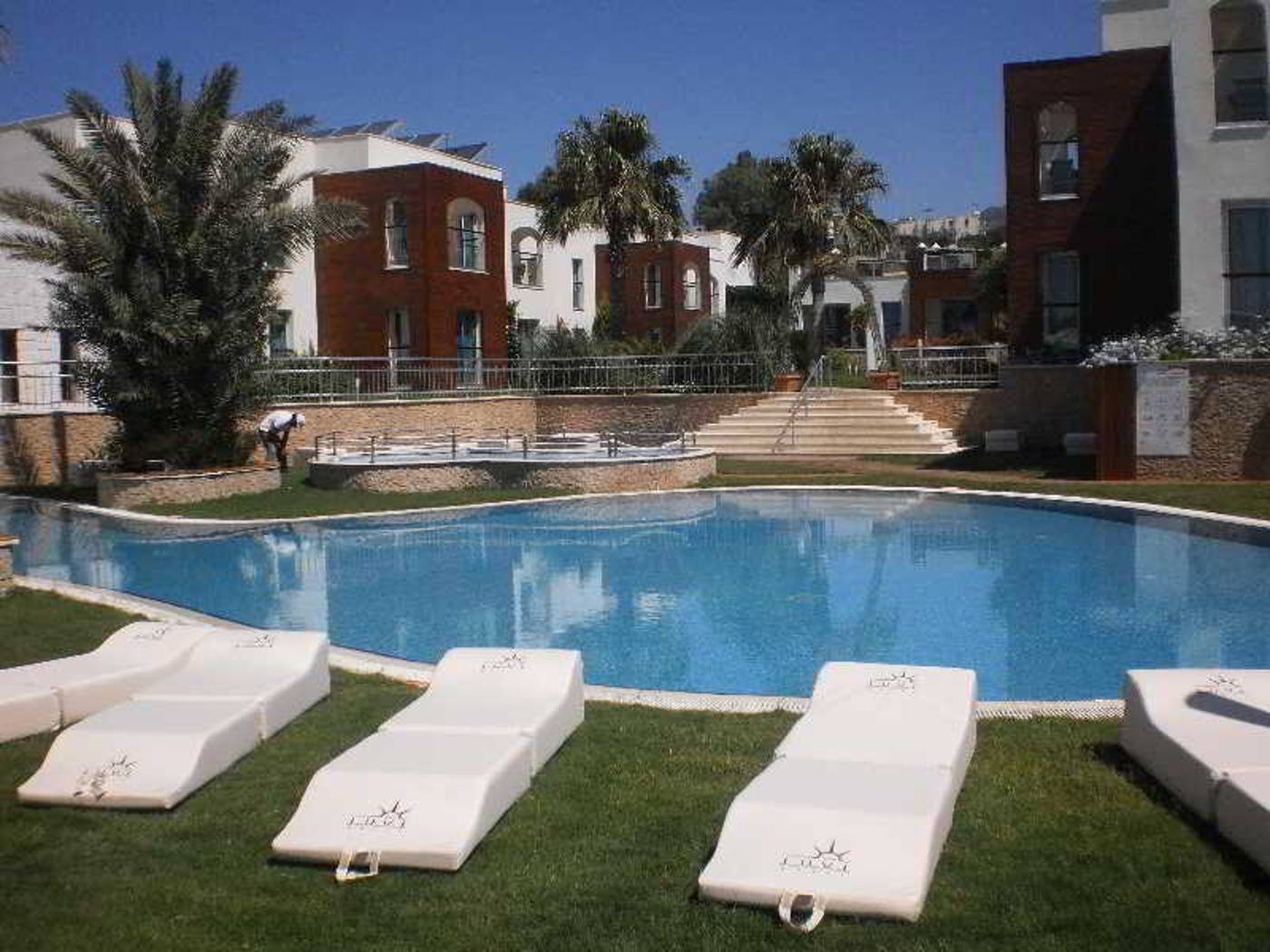 Luvi-Hotel-Pool-5