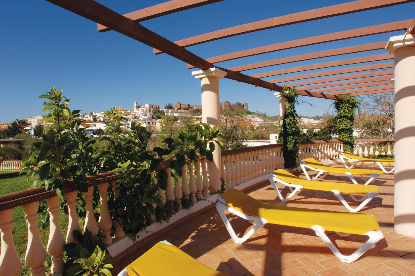 Colina-dos-Mouros-Terrace-4