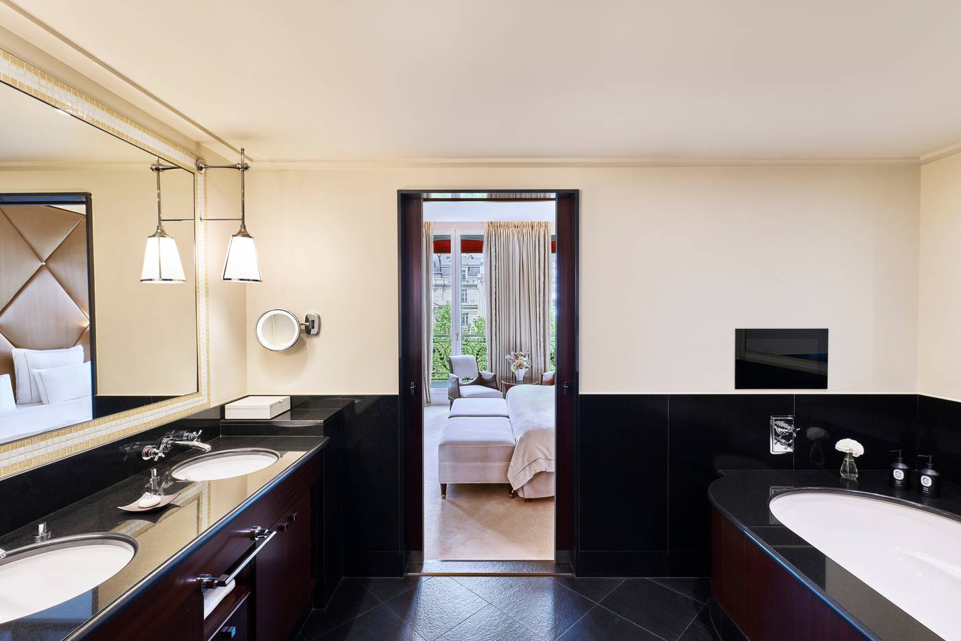 Hotel-Barriere-Le-Fouquets-Paris-Room-43