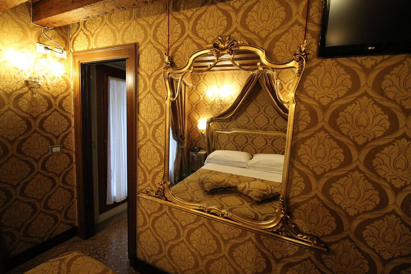 Palazzo-Abadessa-Room-4