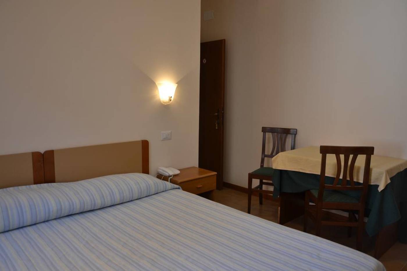 Hotel-Canada-Venezia-Room-5