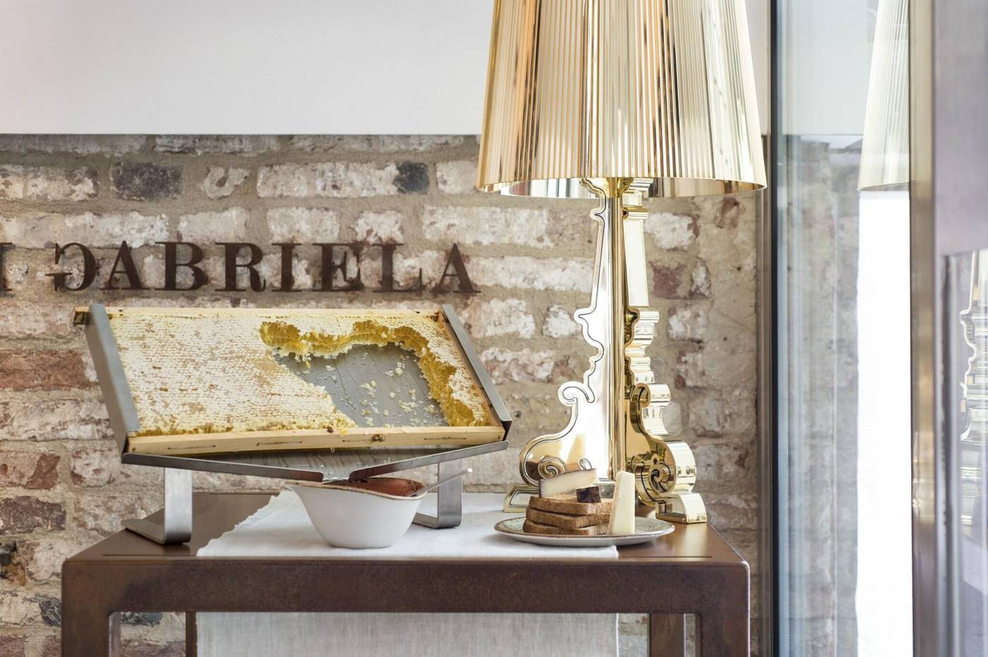 Corte-Di-Gabriela-Lobby-10