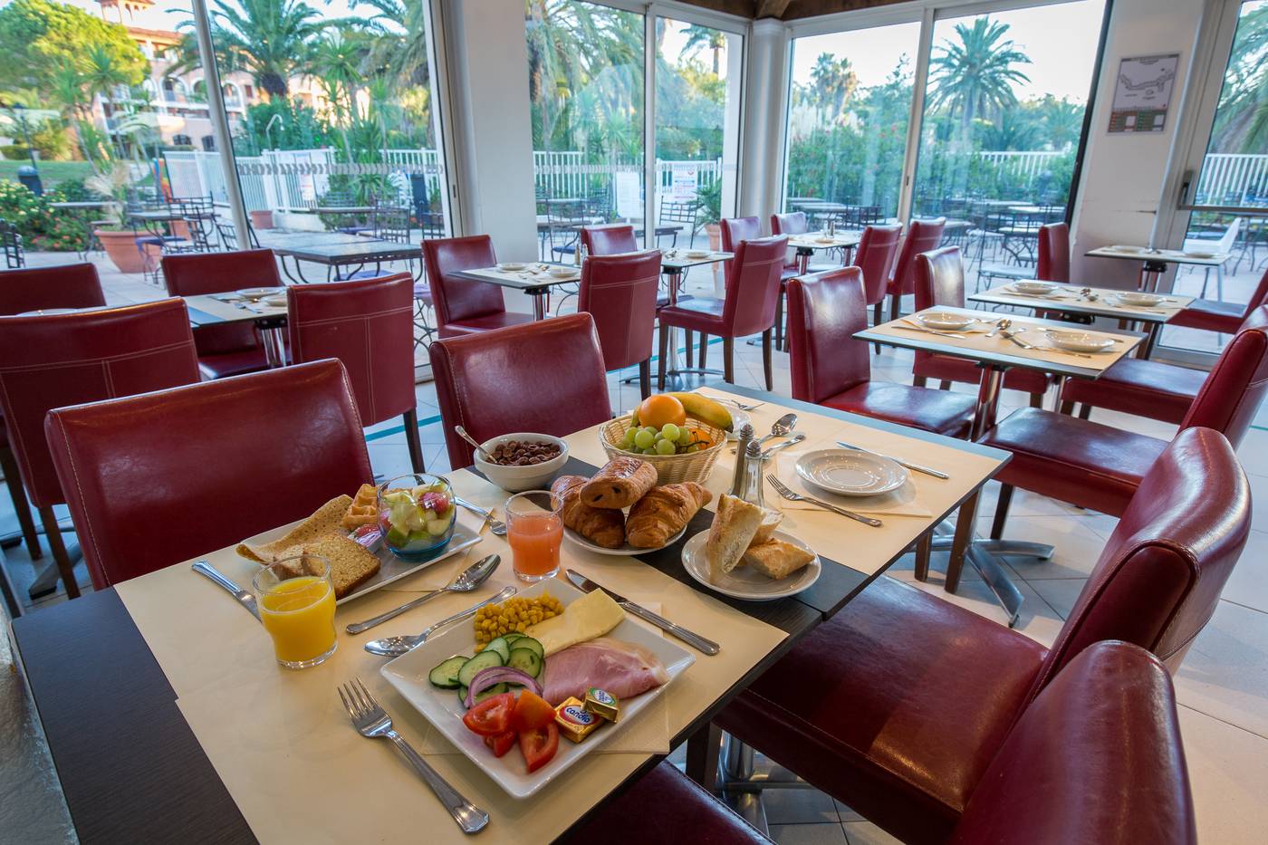 SOWELL-HOTELS-Saint-Tropez-Restaurant-29