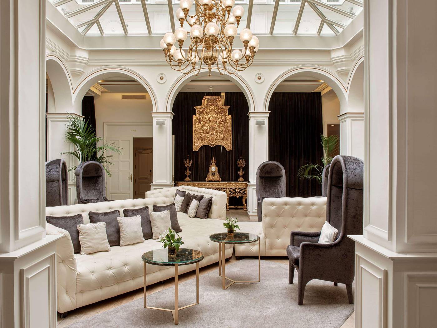 Gran-Melia-Palacio-de-los-Duques-Lobby-3