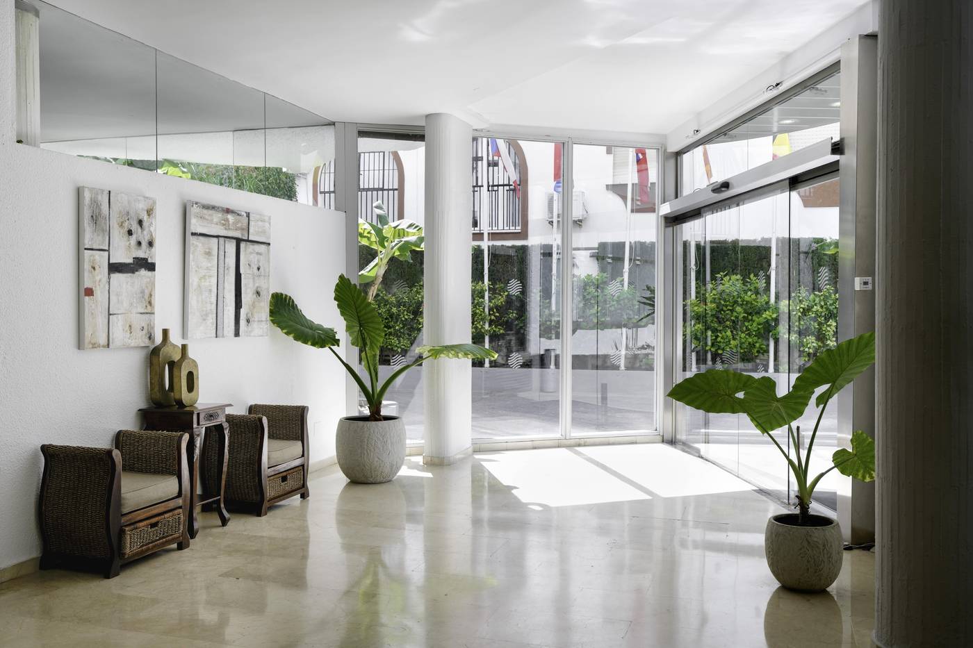 AluaSun-Lago-Rojo-Lobby-44