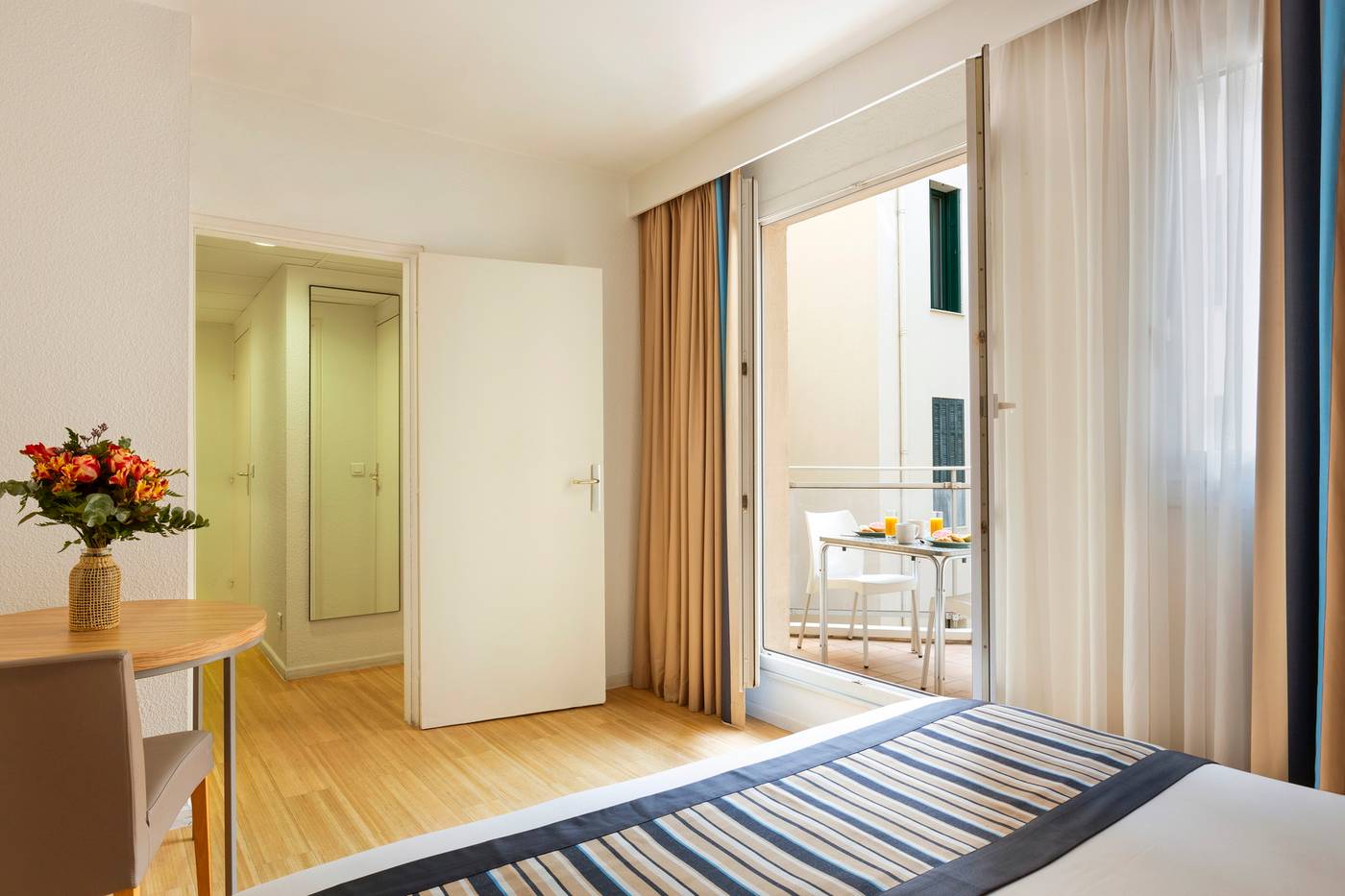 Citadines-Croisette-Cannes-Room-9