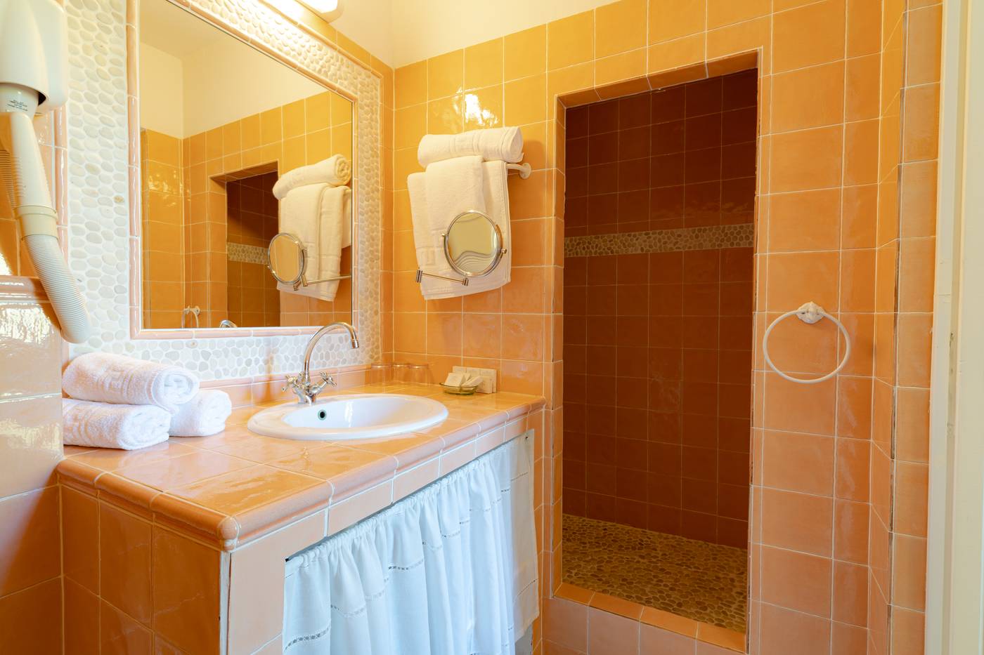 Hotel-L-Orangeraie-Room-45