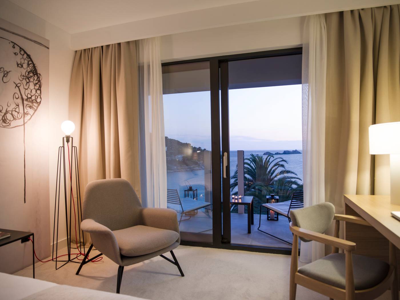 7_ALH_HotelKompas_DeluxeRoom_SeaView_Balcony (1).jpg