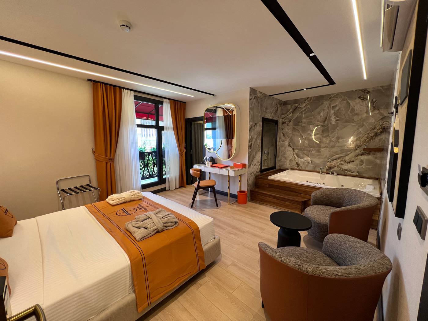 Elysian-Airport-Hotel-Room-23