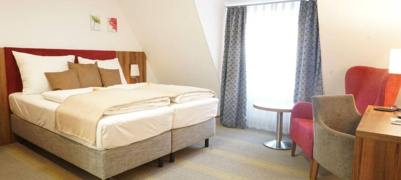 Altstadthotel Grauer Wolf-Germany-ERLANGEN-Room-7
