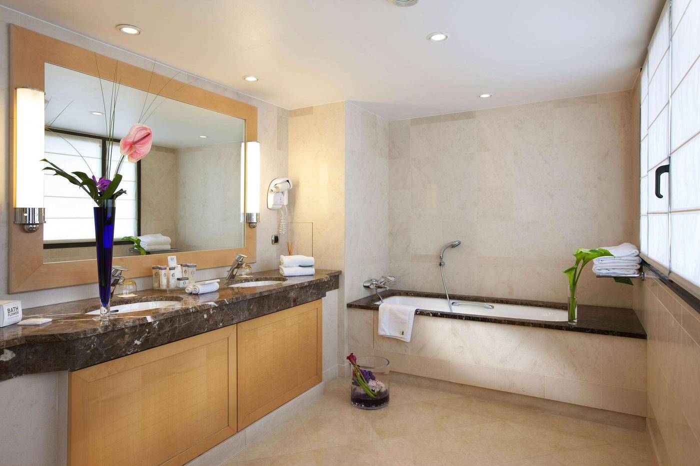 Hyatt-Regency-Nice-Palais-De-La-Mediterranee-Room-35