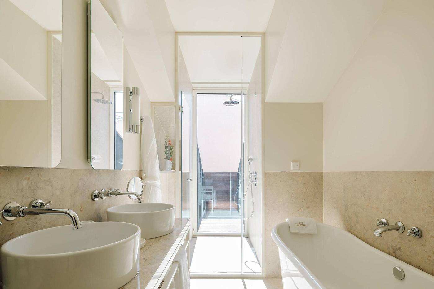 The-Ivens-Autograph-Collection-Room-48