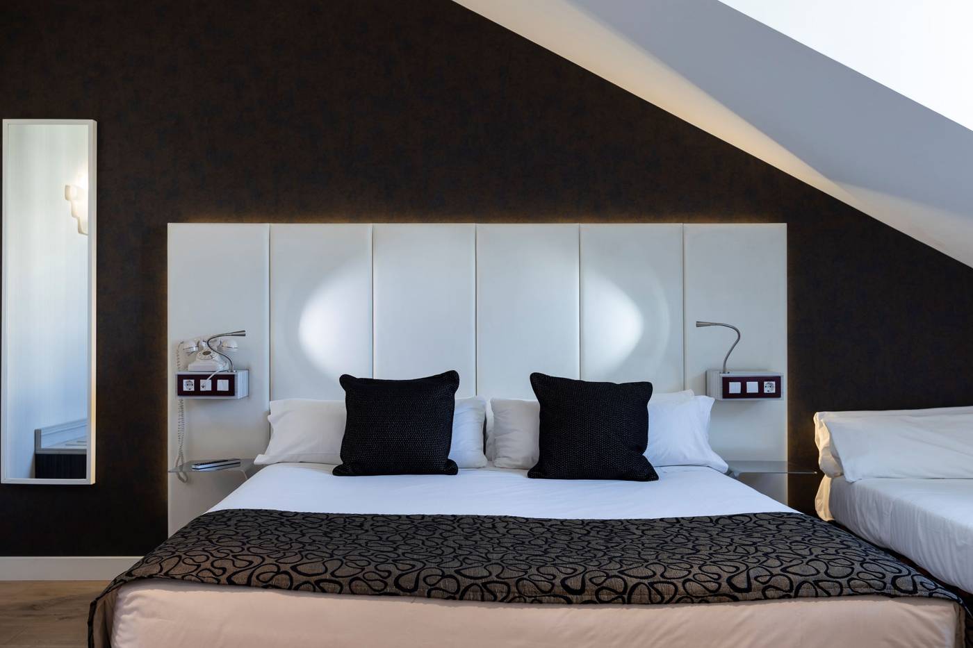 Petit-Palace-Santa-Barbara-Room-19