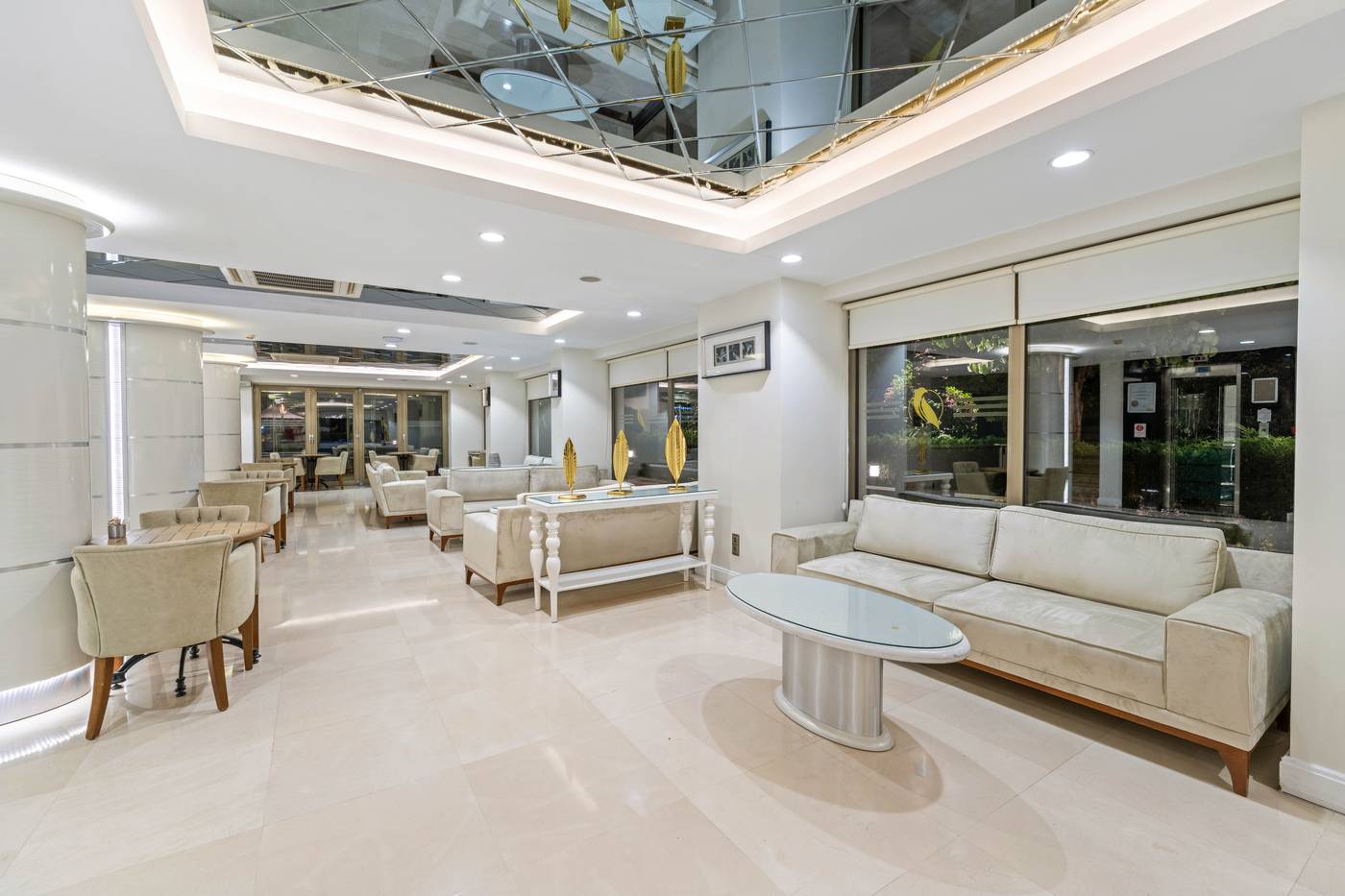 Falcon-Hotel-Lobby-28