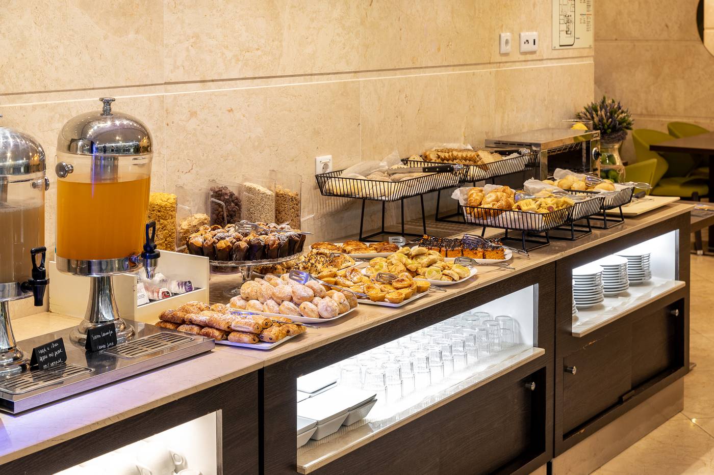 America-Diamonds-Restaurant-46