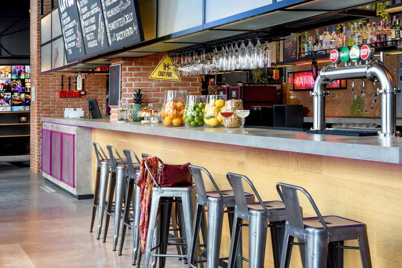 Moxy-Lisbon-City-Restaurant-10