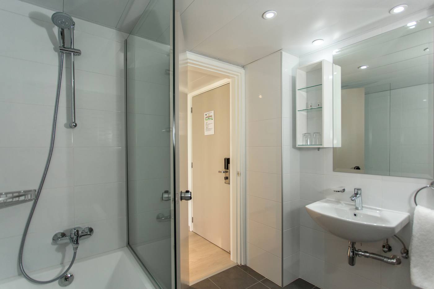 Kapetanios-Bay-Hotel-Room-12