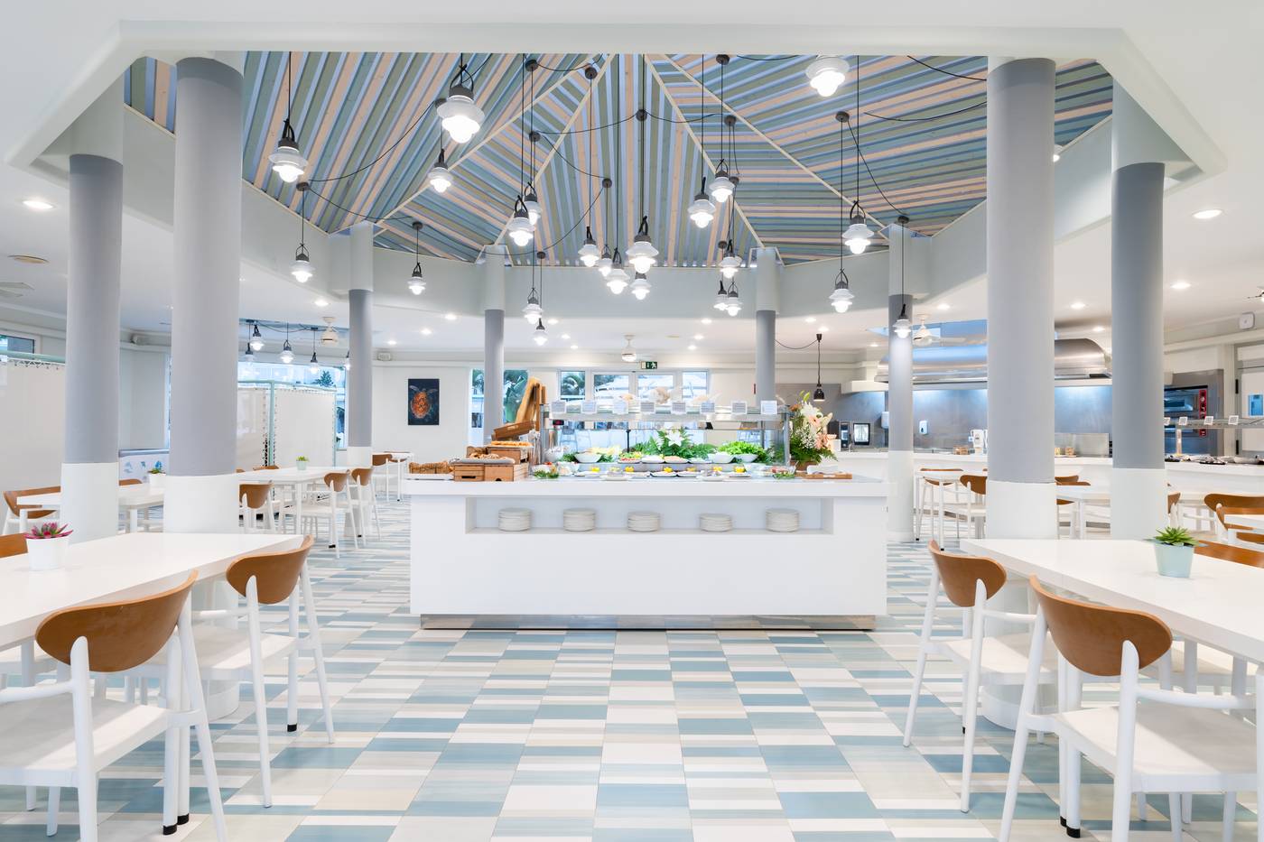 Hovima-La-Pinta-Beachfront-Family-Hotel-Restaurant-48