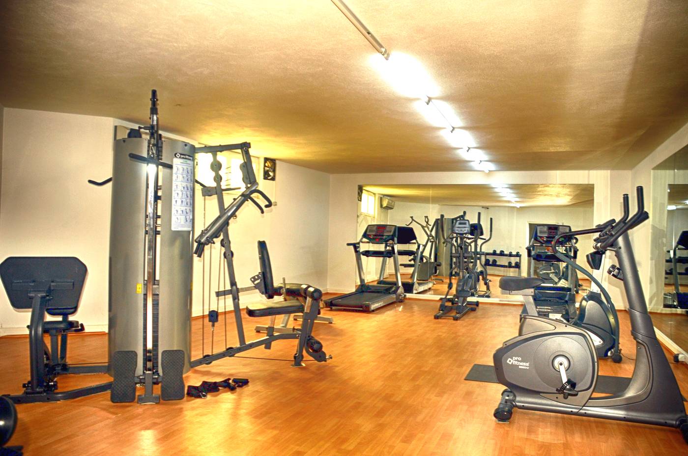 Club-Hotel-Shark-Sports-and-Entertainment-24