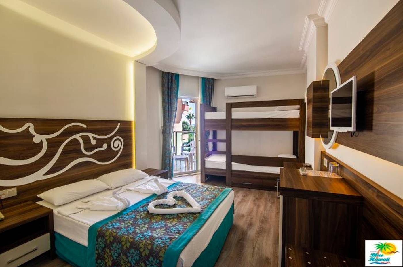 Kleopatra-Blue-Hawaii-Hotel-Room-4