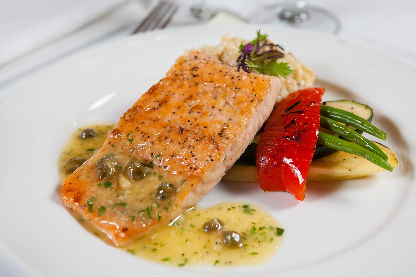 Executive-Suites-Hotel-Metro-Vancouver-Burnaby-Restaurant-26