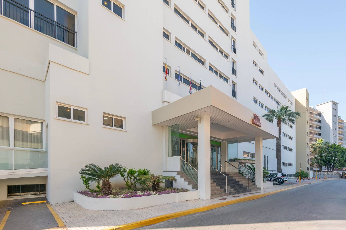 Hotel Parasol by Dorobe