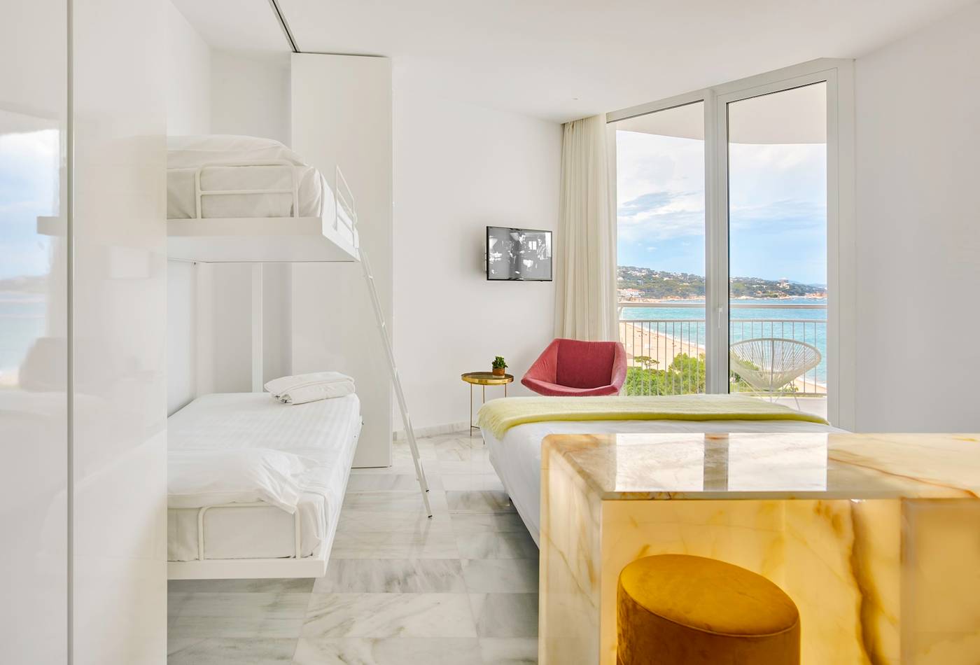 12.06.25 Hotel Aromar