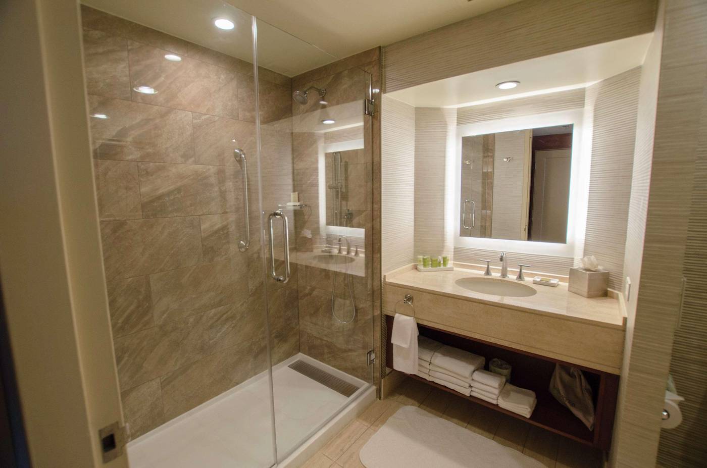 Hilton-Los-Angeles-Universal-City-Room-30