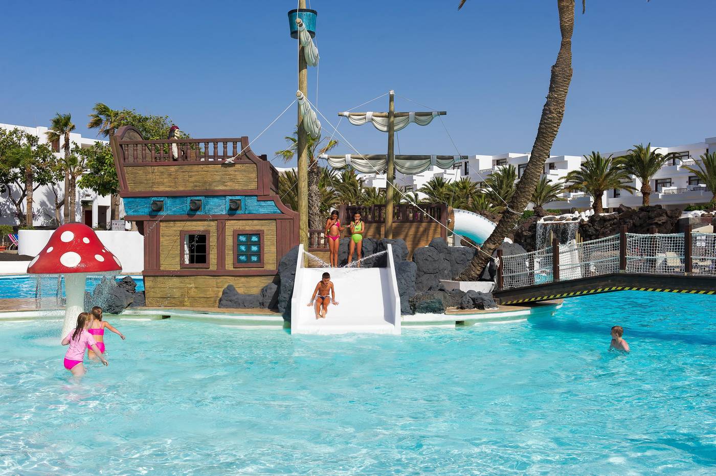 H10-Suites-Lanzarote-Gardens-Pool-5