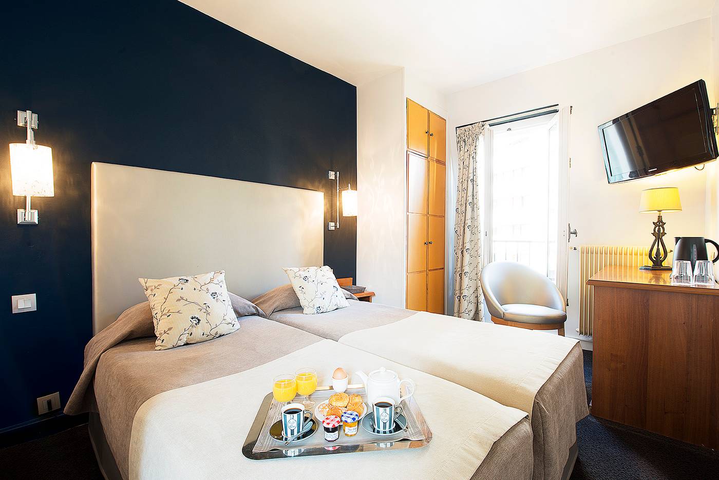 France-Eiffel-Room-2