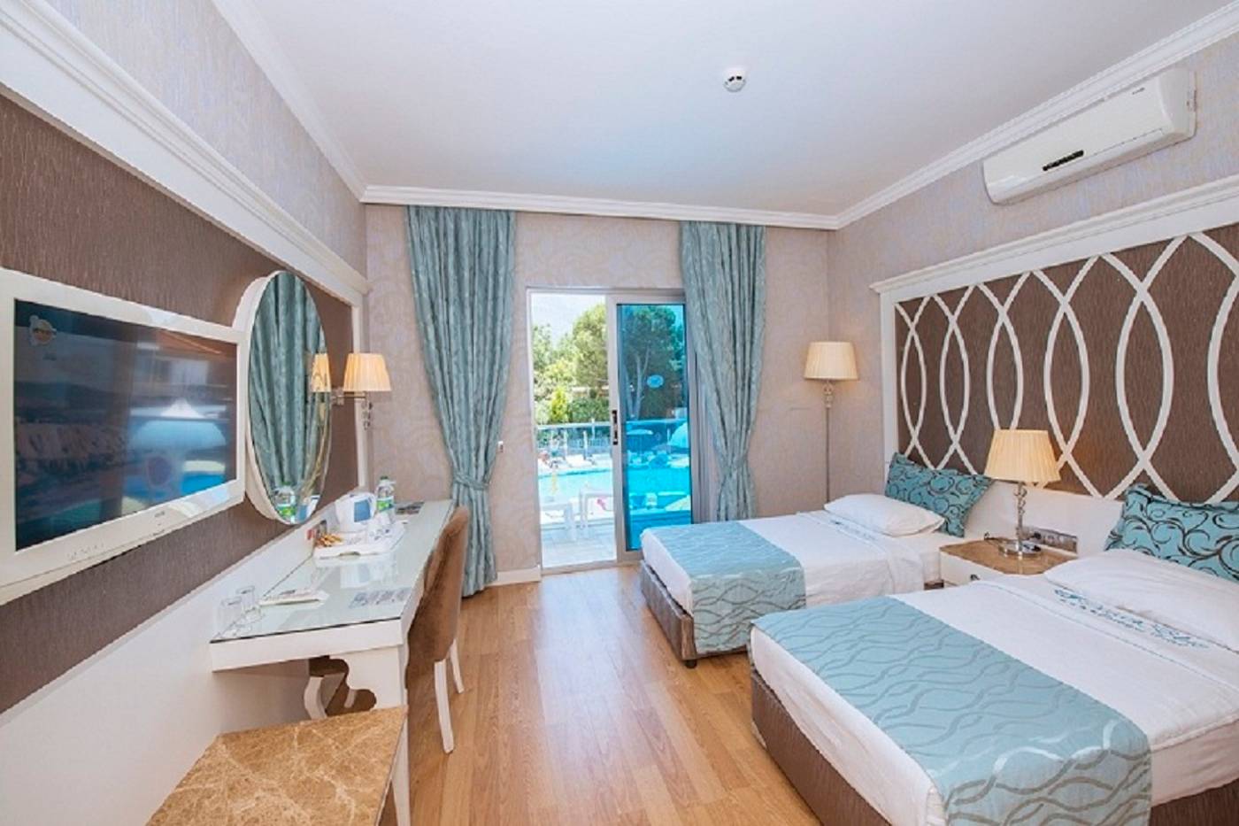 Ocean-Blue-High-Class-Hotel-Room-25