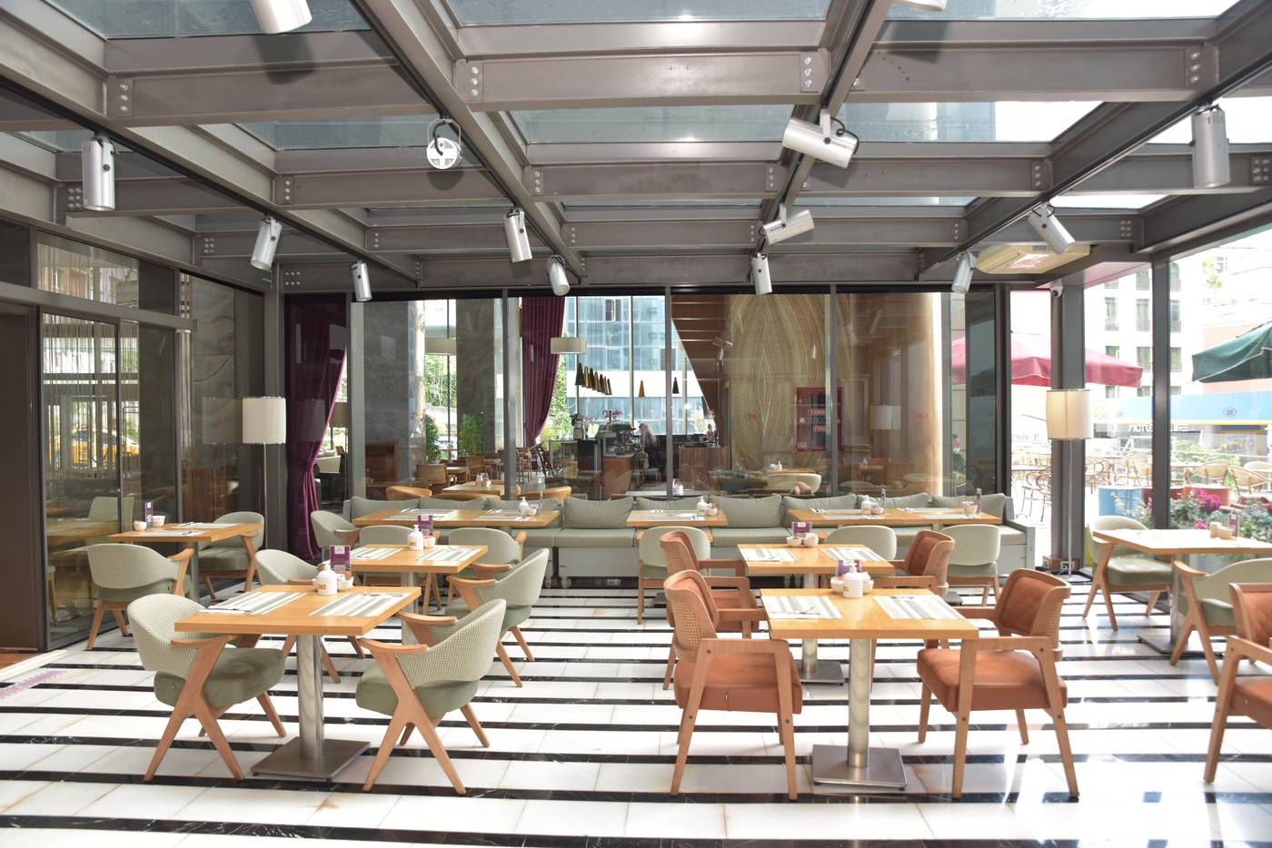 Crowne-Plaza-Harbiye-Restaurant-51