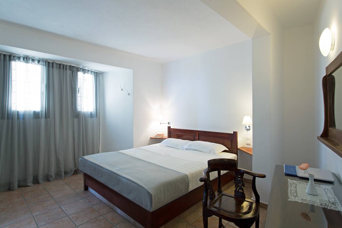 Xenones-Filotera-Room-13