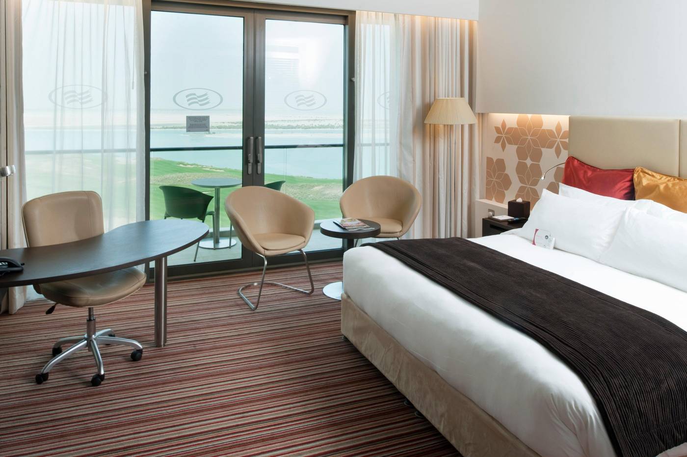 Crowne-Plaza-Hotel-Abu-Dhabi-Yas-Island-Room-12