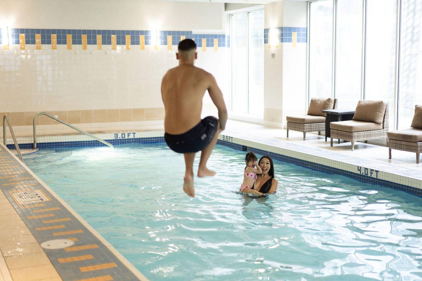 Vancouver-Marriott-Pinnacle-Downtown-Pool-79