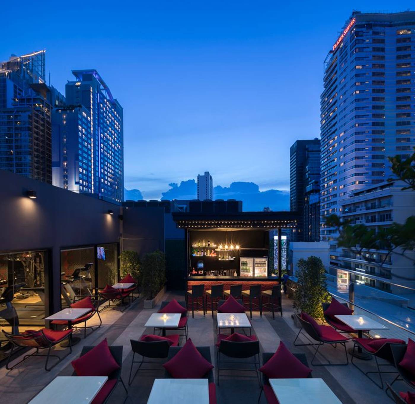 Travelodge-Sukhumvit-11-Bar-53