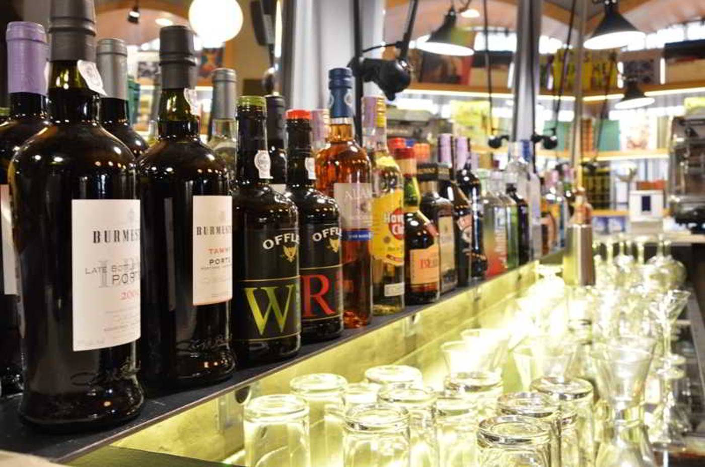 Browns-Central-Hotel-Bar-63