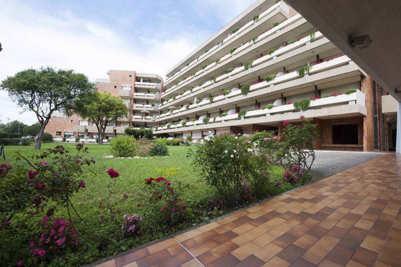 Suite-Marilia-Apartments-Lobby-55