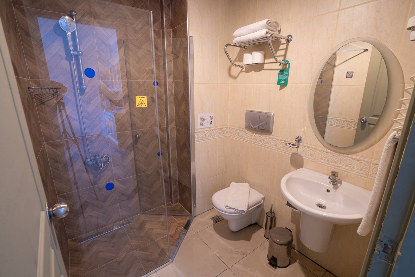 Alenz-Suite-Hotel-Room-25