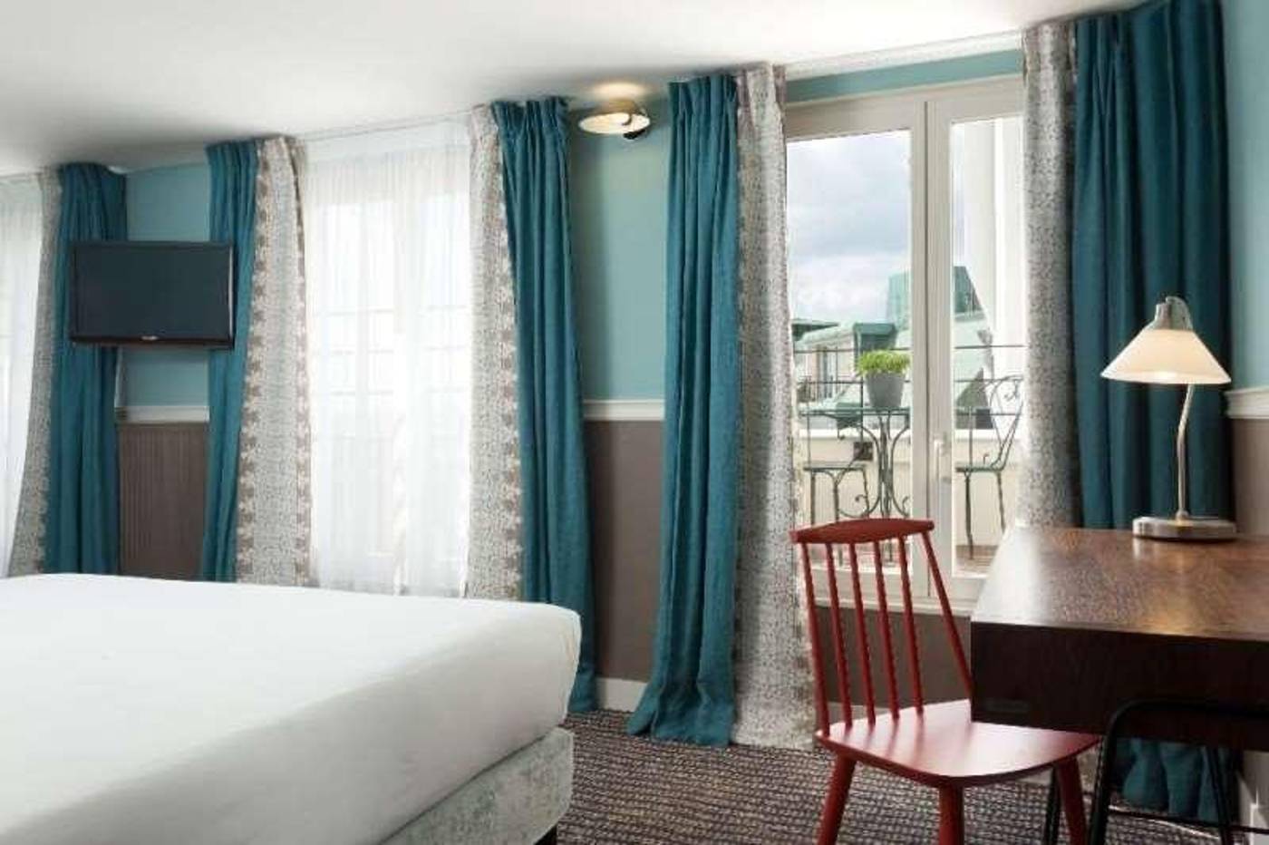 Hotel-des-3-Poussins-Room-11