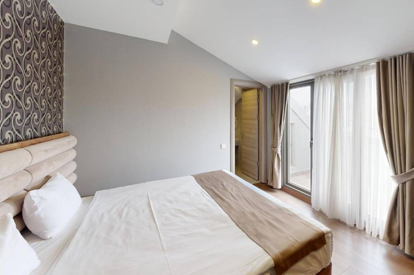 King-City-Hotel-Room-21