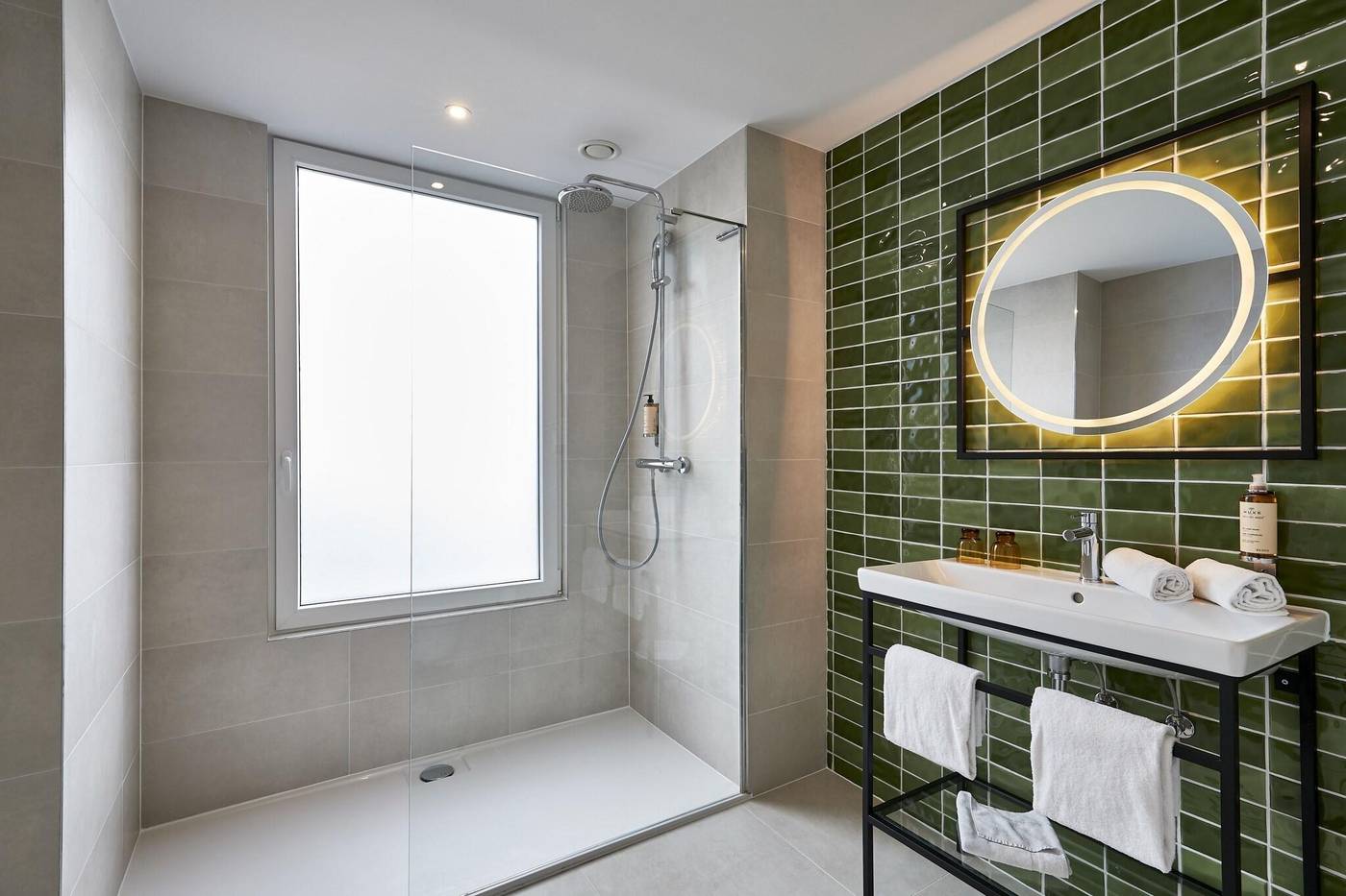 Urban-Yard-Hotel-Room-38