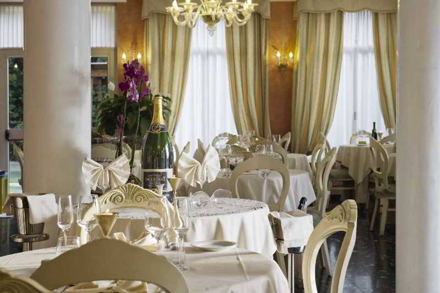 Viktoria-Palace-Restaurant-28