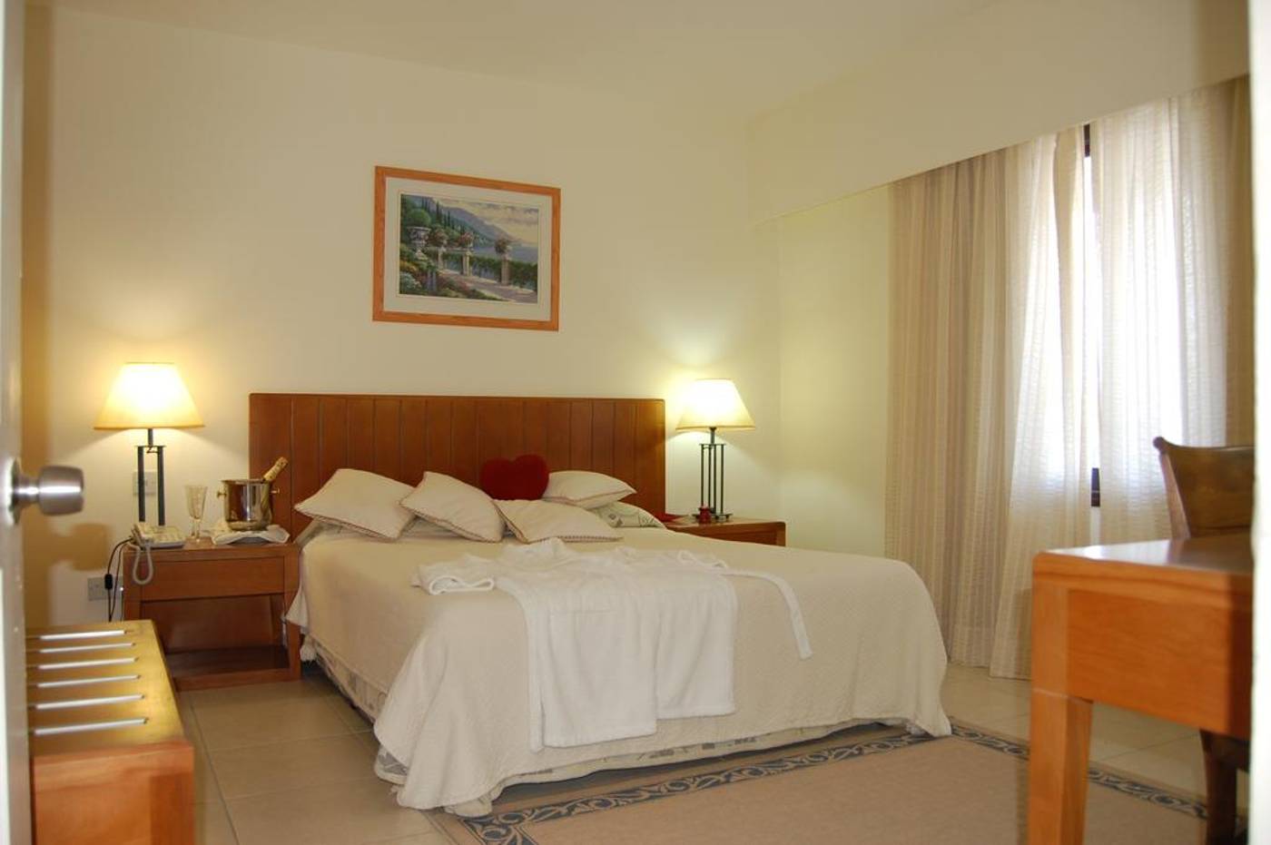 Panareti-Paphos-Resort-Room-15