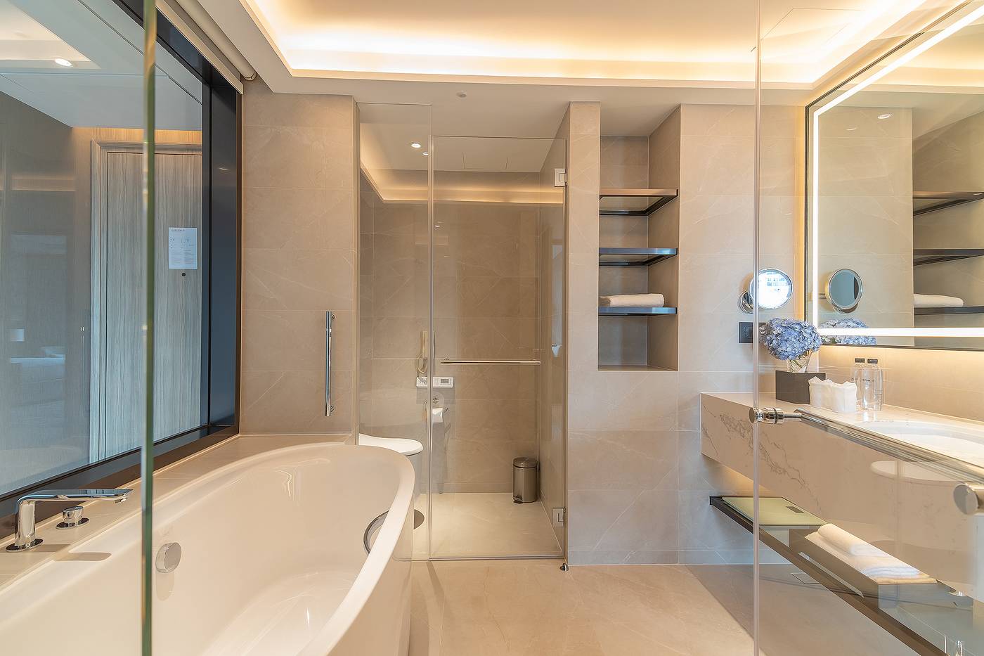 Carlton-Hotel-Bangkok-Sukhumvit-Room-47